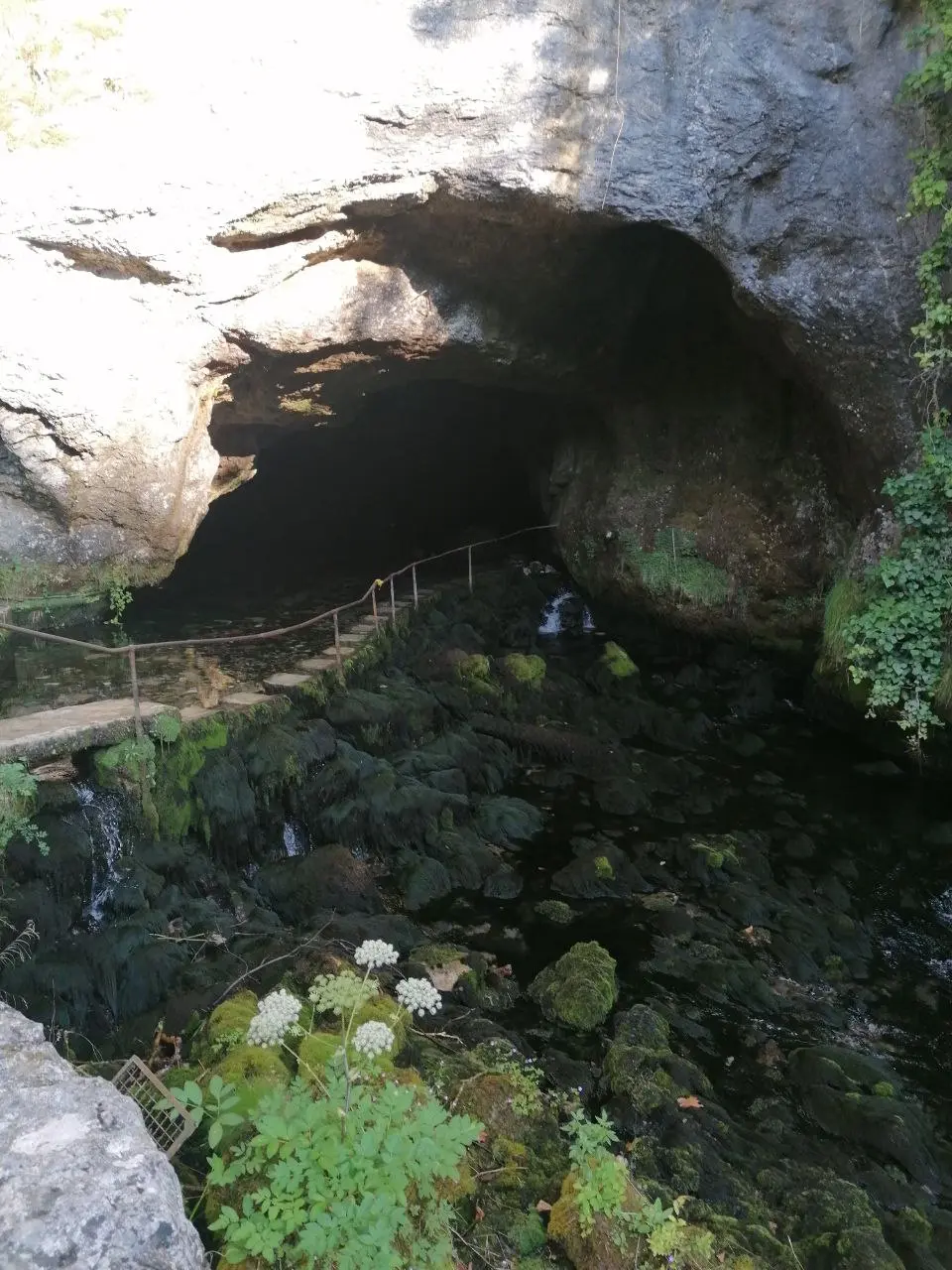Höhle in den Pyrenäen